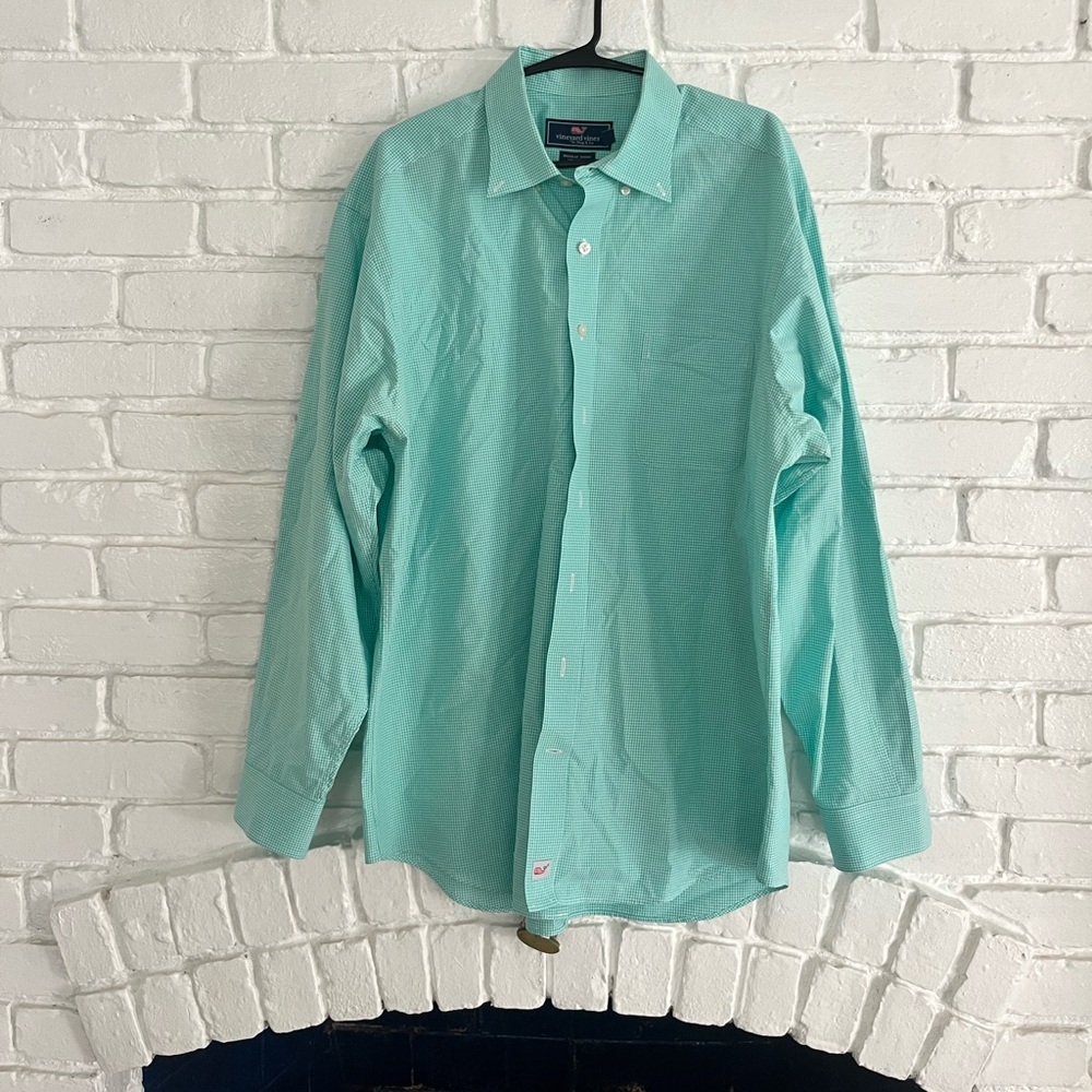 Men’s vineyard vines button down dress shirt